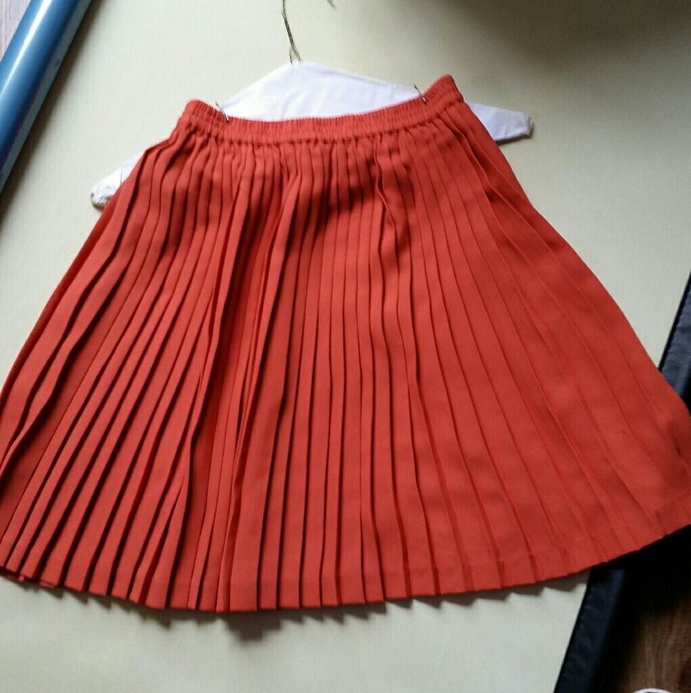 Pleated skirt